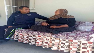 Polisler şehit annesini yalnız bırakmadı