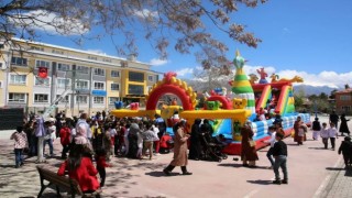 Polislerle Macera Adası projesiyle okullar balon park ile neşelenecek