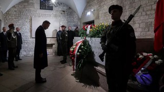 Polonya'da Smolensk uçak kazasında hayatını kaybedenler anıldı