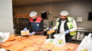 Ramazanda 550 aileye iftarlıklar Mamak Belediyesi Aşevinden