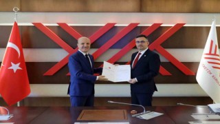 Rektör Çağlar mazbatasını aldı