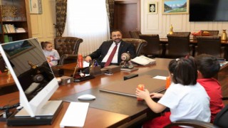 Rektör Kalan, öğrencilerle bir araya geldi