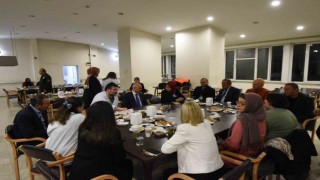 Rektör Sözbir hastane personeliyle iftarda bir araya geldi