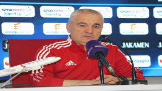 Rıza Çalımbay: Hakemler bize saygılı davranmıyor