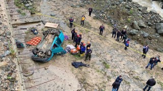Rize'de araç dereye uçması sonucu 4 kişi öldü