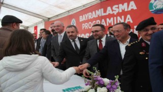 Rizede bayramlaşma töreninde vatandaşlar bir araya geldi