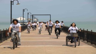 Romanyalı öğrenciler ile Türk öğrenciler, dünya mirası için el ele pedal çevirdi