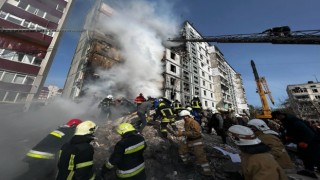 Rus ordusu Ukraynada binaları vurdu: 8 ölü