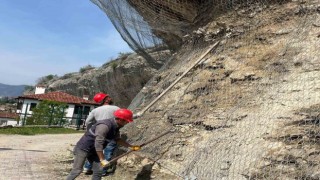 Safranboluda kayalıklarda önlem alındı