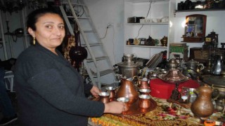 Salı Pazarında, tarih kokan dükkan