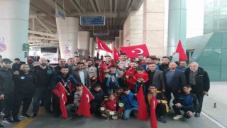 Şampiyon Taha Akgül ve Serbest Stil Güreş Milli Takımı Türkiyeye döndü
