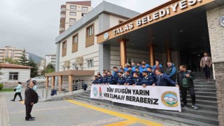 Şampiyonluğu kutlamak yerine deprem bölgesine gönül almaya gittiler
