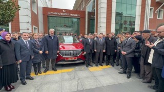 Sanayi ve Teknoloji Bakanı Mustafa Varank, Sultanbeyliye Togg otomobil ile geldi