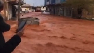 Şanlıurfada sağanak yağış sele neden oldu