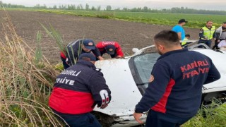 Şarampole devrilen otomobilin sürücüsü yaralandı