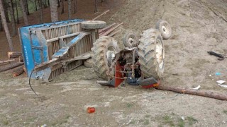 Şarampole yuvarlanan traktörün sürücüsü hayatını kaybetti