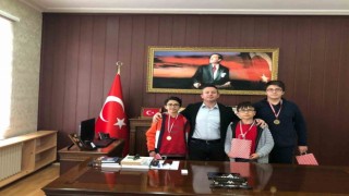Satranç turnuvasında derece alan öğrenciler ödüllendirildi