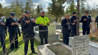 Şehit polis memuru kabri başında meslektaşları tarafından yad edildi