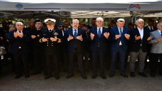 Şehitlikte hüzünlü bayramlaşma
