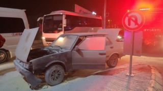 Seyir halindeki aracın motor kısmında yangın çıktı