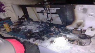 Siirtte bir iş yerinde çıkan yangında elektronik eşya ve cep telefonları kül oldu