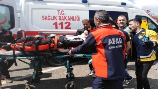 Siirtte iki araç çarpıştı: 8 yaralı