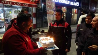 Silahlı Kavga var diye çağrılan polislere pasta sürprizi