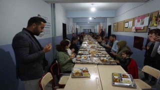 Şırnaklı öğrenciler, öğretmenleri ile birlikte iftar açıyor