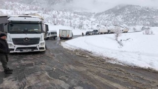 Şırnakta kar ve buzlanma ulaşımı aksattı