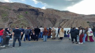 Şırnakta yolcu minibüsü devrildi: 8 yaralı
