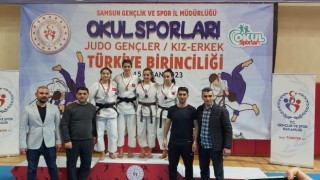 Sivaslı judoculardan madalyalarla döndü