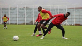 Sivasspor yağmur altında çalıştı