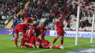 Spor Toto Süper Lig: Antalyaspor: 2 - Alanyaspor: 1 (İlk yarı)