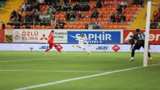 Spor Toto Süper Lig: Corendon Alanyaspor: 1 - Ümraniyespor: 0 (İlk yarı)