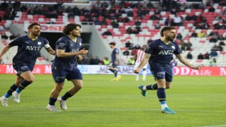 Spor Toto Süper Lig: DG Sivasspor: 0 - Fenerbahçe: 3 (İlk yarı)