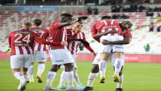 Spor Toto Süper Lig: DG Sivasspor: 2 - Trabzonspor: 1 (İlk yarı)