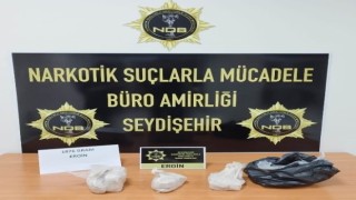 Şüphe üzerine durdurulan aracın koltuğuna gizlenmiş eroin ele geçirildi
