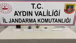 Şüpheli otomobilde, tarihi eserler ele geçirildi
