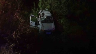 Sürücüsünün kontrolünden çıkan araç dereye uçtu: 1 yaralı