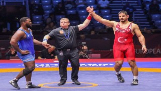 Taha Akgül ve Feyzullah Aktürk, Avrupa Güreş Şampiyonasında finalde