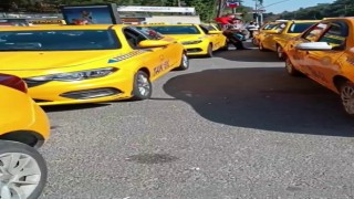 Taksi durağında taksiye binemeyen vatandaş isyan etti
