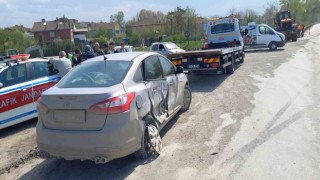 Tali yoldan çıkan araç kazaya neden oldu: 2 yaralı