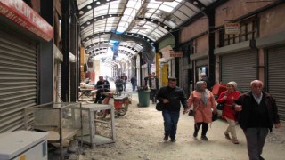 Tarihi Uzun Çarşıda esnaf yaralarını sarıyor