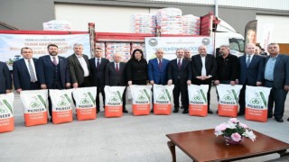 Tarım ve Orman Bakanı Kirişci, üreticilere tohum dağıttı