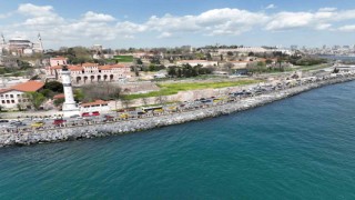 TCG Anadolu Gemisini ziyaret etmek için vatandaşlar kilometrelerce kuyruk oluşturdu