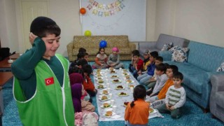 ‘Tekne orucu tutan çocuklara öğle saatinde özel iftar
