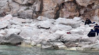 Tekneyle gezen turistler fark etti, adada kadın cesedi bulundu