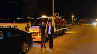 TOGGu gören belediye başkanı çekicinin önünü kesti, renkli görüntüler oluştu
