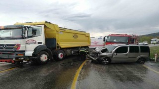 Tokatta hafif ticari araçla kamyon çarpıştı: 7 yaralı