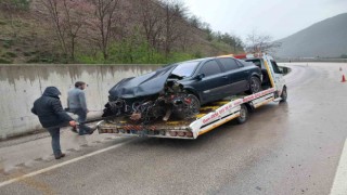 Tokatta otomobil istinat duvarına çarptı: 3 yaralı